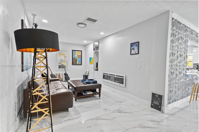 7506 NW 41st St, Coral Springs, FL 33065