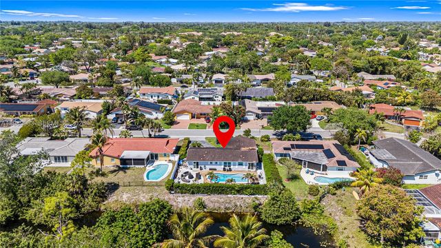 7506 NW 41st St, Coral Springs, FL 33065