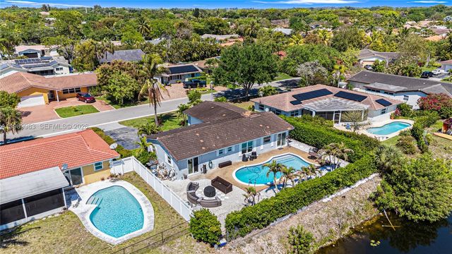 7506 NW 41st St, Coral Springs, FL 33065