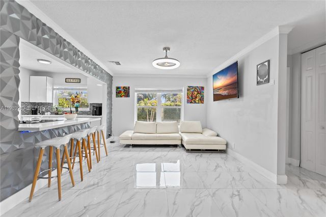 7506 NW 41st St, Coral Springs, FL 33065