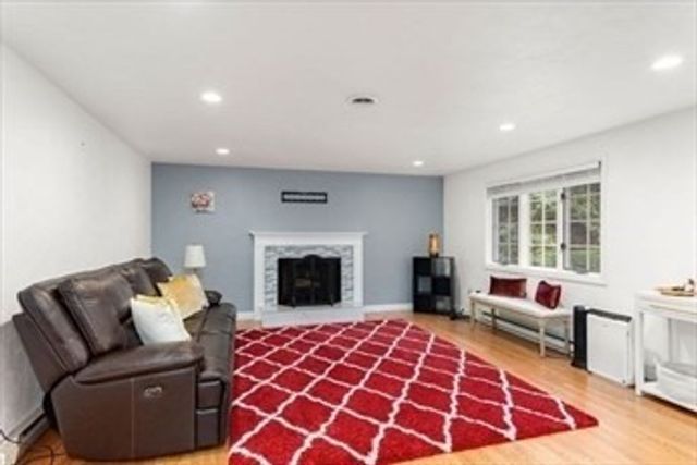 41 Lebeaux Dr 41, Shrewsbury, MA 01545