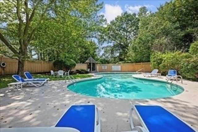 41 Lebeaux Dr 41, Shrewsbury, MA 01545