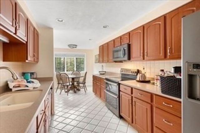 41 Lebeaux Dr 41, Shrewsbury, MA 01545