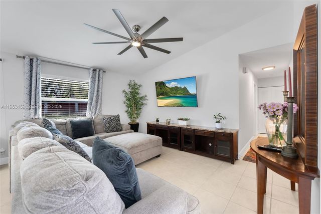 3802 NW 1st Pl, Deerfield Beach, FL 33442