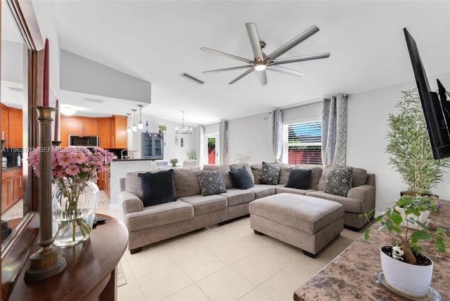 3802 NW 1st Pl, Deerfield Beach, FL 33442