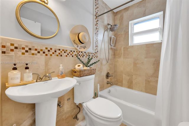 3802 NW 1st Pl, Deerfield Beach, FL 33442