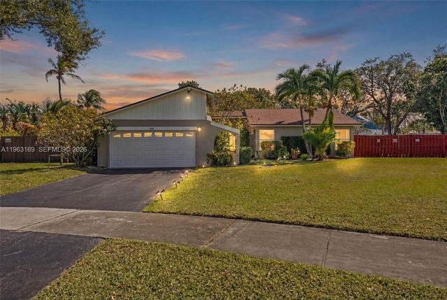 3802 NW 1st Pl, Deerfield Beach, FL 33442