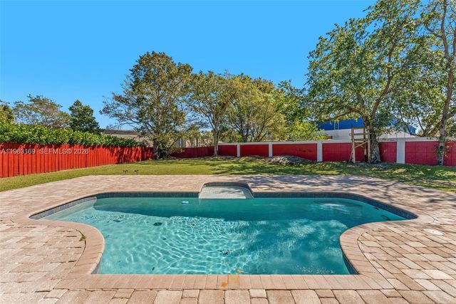 3802 NW 1st Pl, Deerfield Beach, FL 33442