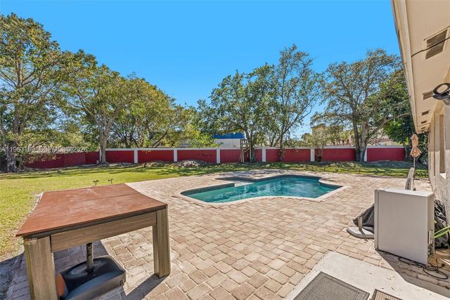 3802 NW 1st Pl, Deerfield Beach, FL 33442