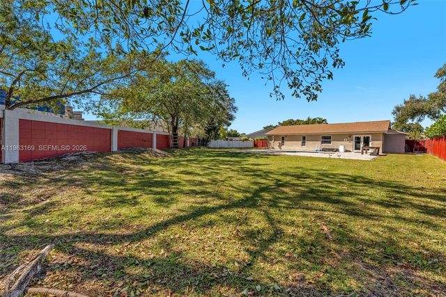 3802 NW 1st Pl, Deerfield Beach, FL 33442