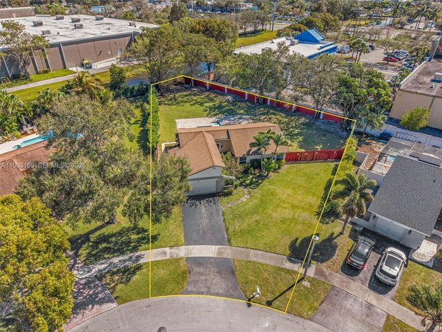 3802 NW 1st Pl, Deerfield Beach, FL 33442