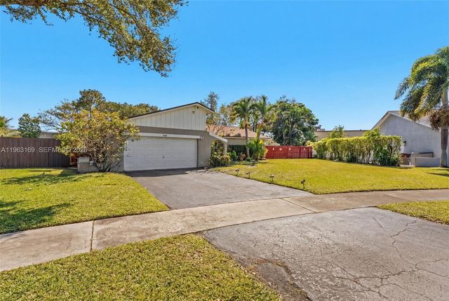 3802 NW 1st Pl, Deerfield Beach, FL 33442