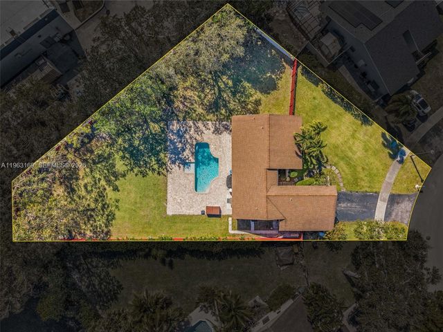 3802 NW 1st Pl, Deerfield Beach, FL 33442