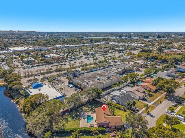 3802 NW 1st Pl, Deerfield Beach, FL 33442