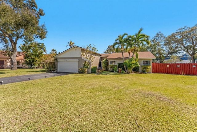 3802 NW 1st Pl, Deerfield Beach, FL 33442