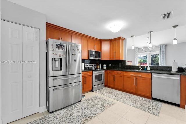 3802 NW 1st Pl, Deerfield Beach, FL 33442