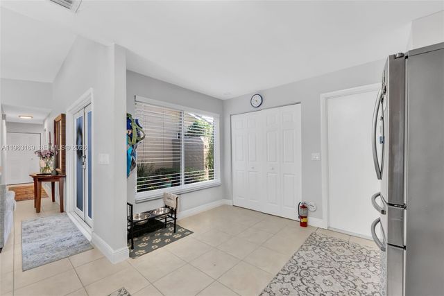 3802 NW 1st Pl, Deerfield Beach, FL 33442