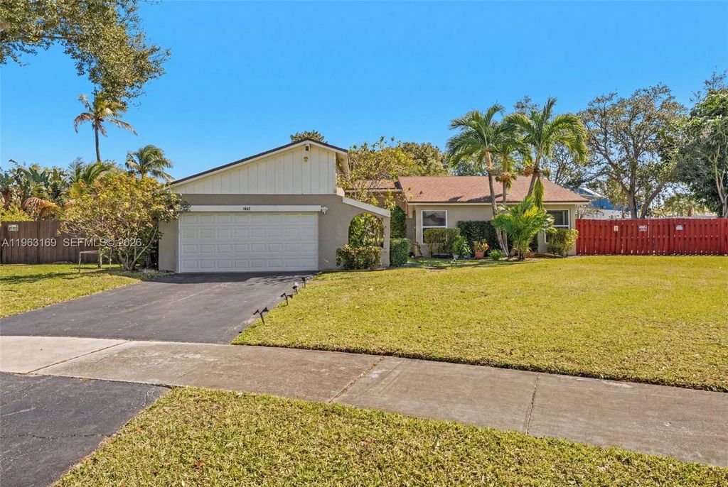 3802 NW 1st Pl, Deerfield Beach, FL 33442