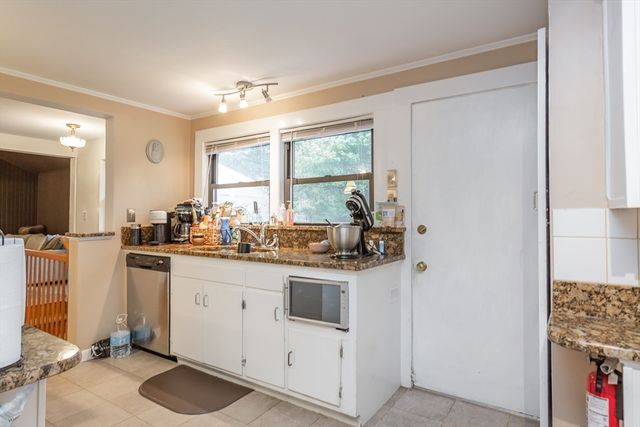 209 Jarry St, New Bedford, MA 02745