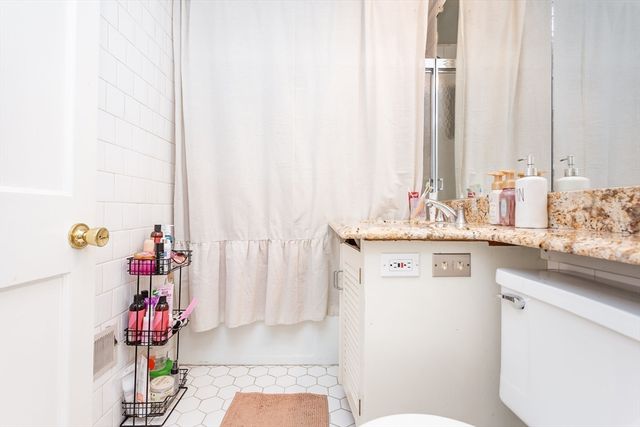 209 Jarry St, New Bedford, MA 02745