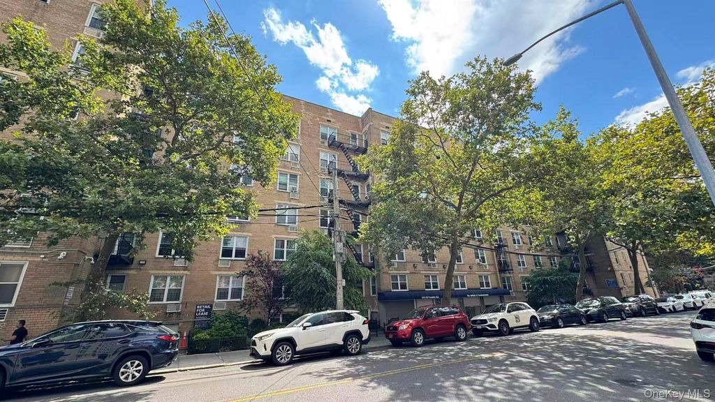 14220 Franklin Ave 2T, Flushing, NY 11355