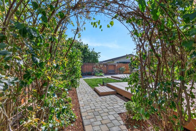 1452 La Crosse Drive, Sunnyvale, CA 94087