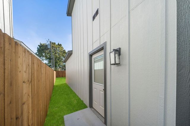 1630 Bessie Street, Fort Worth, TX 76104