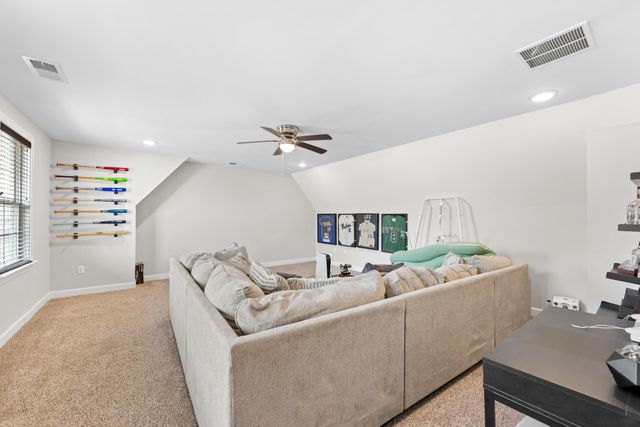 60 JAMES CV, Oakland, TN 38060