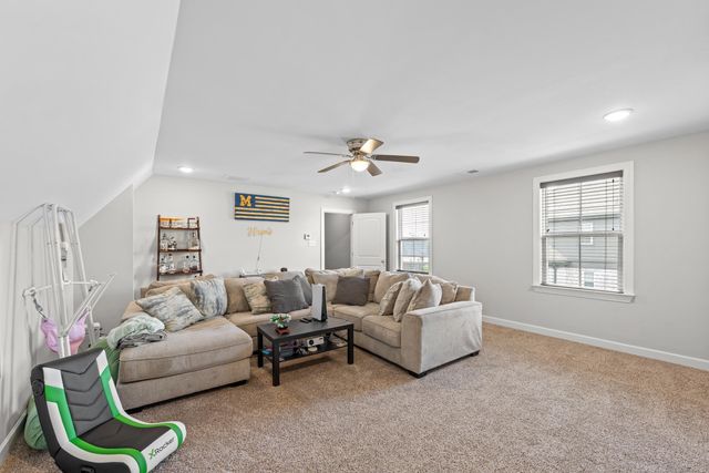 60 JAMES CV, Oakland, TN 38060