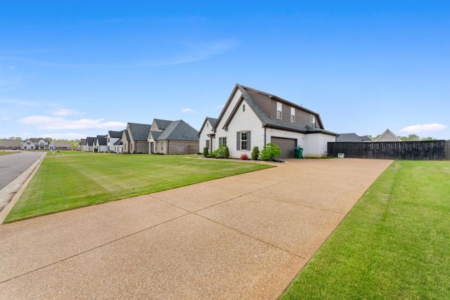 60 JAMES CV, Oakland, TN 38060