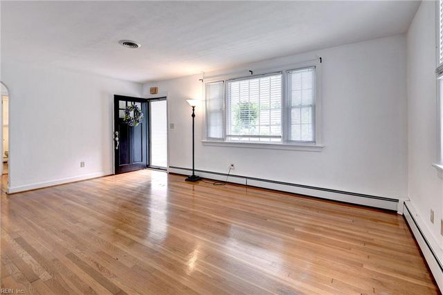 15 Rutledge RD, Newport News, VA 23601