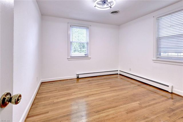 15 Rutledge RD, Newport News, VA 23601