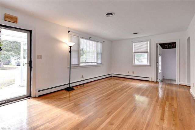 15 Rutledge RD, Newport News, VA 23601