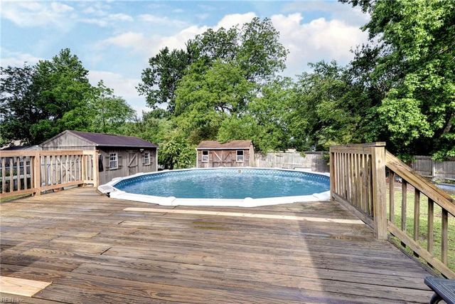 15 Rutledge RD, Newport News, VA 23601