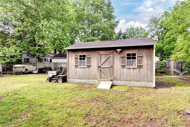 15 Rutledge RD, Newport News, VA 23601