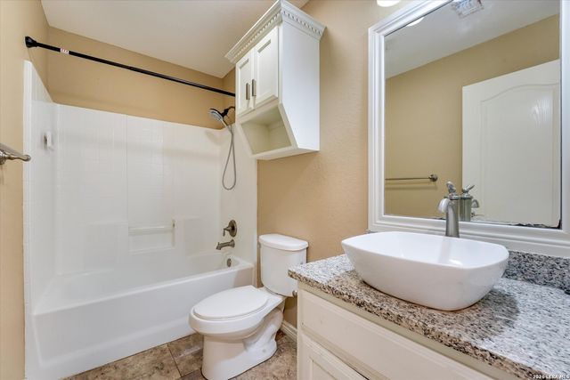 1023 3RD ST, Floresville, TX 78114
