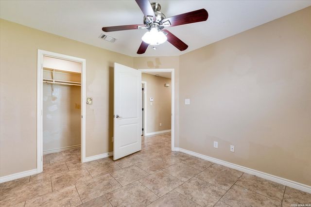 1023 3RD ST, Floresville, TX 78114