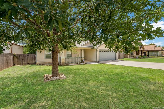 1023 3RD ST, Floresville, TX 78114