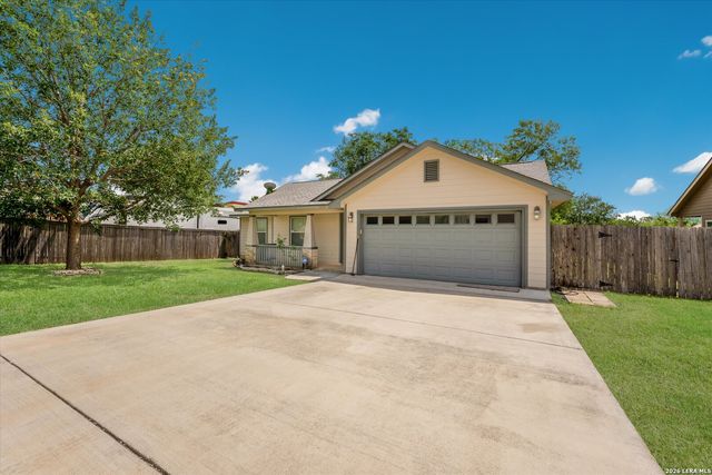 1023 3RD ST, Floresville, TX 78114