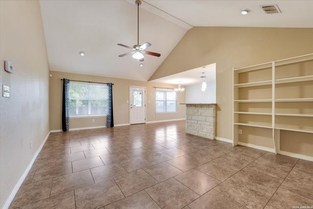 1023 3RD ST, Floresville, TX 78114