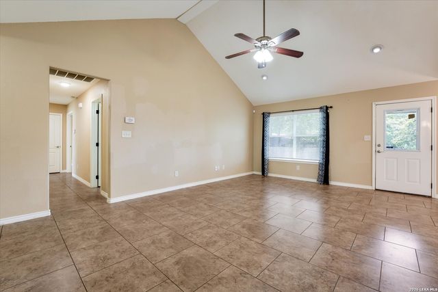 1023 3RD ST, Floresville, TX 78114