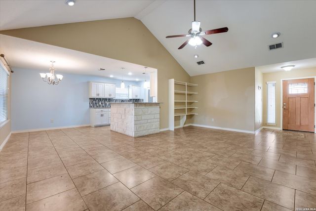 1023 3RD ST, Floresville, TX 78114