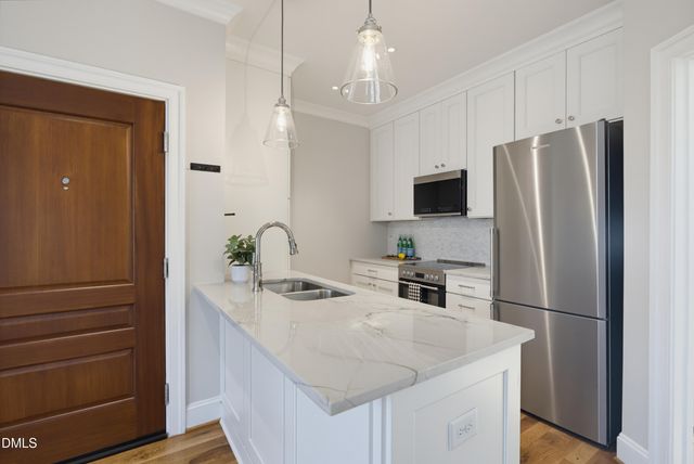 605 Smedes Place B, Raleigh, NC 27605