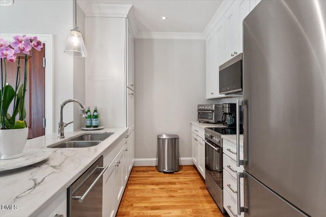 605 Smedes Place B, Raleigh, NC 27605