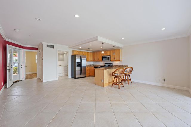 400 Wilma Circle 108, Riviera Beach, FL 33404