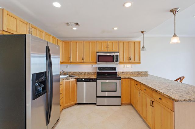 400 Wilma Circle 108, Riviera Beach, FL 33404