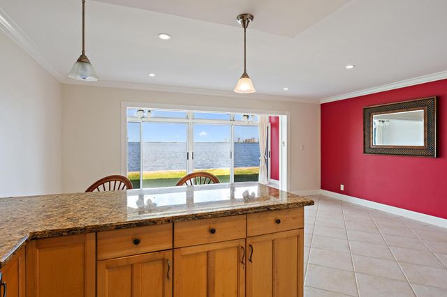 400 Wilma Circle 108, Riviera Beach, FL 33404