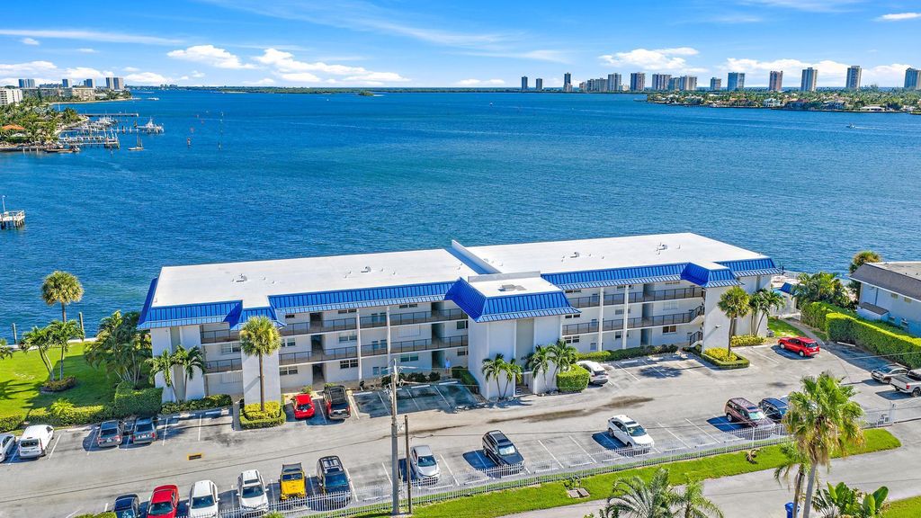 400 Wilma Circle 108, Riviera Beach, FL 33404