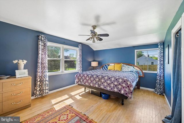 5 STUART DR, Aston, PA 19014