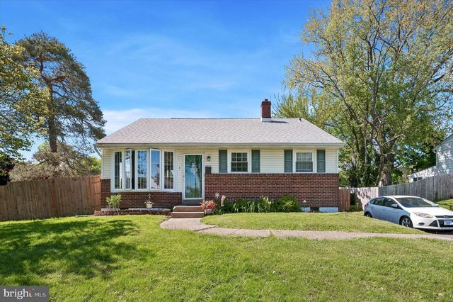 5 STUART DR, Aston, PA 19014